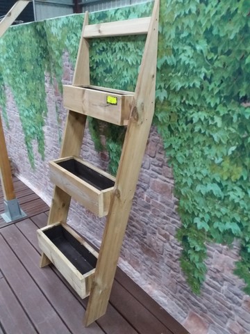jardinière en escalier bois