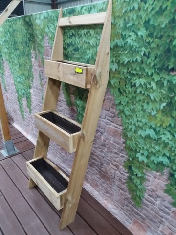 jardinière escalier bois